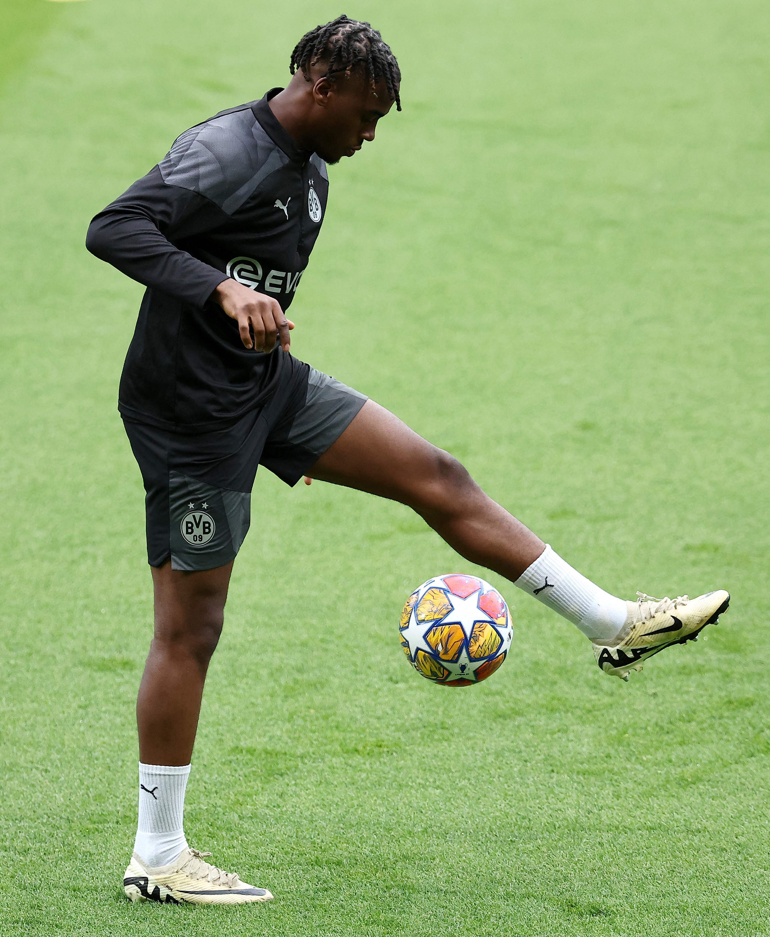 多特蒙德足球_足球——欧冠:多特蒙德赛前备战