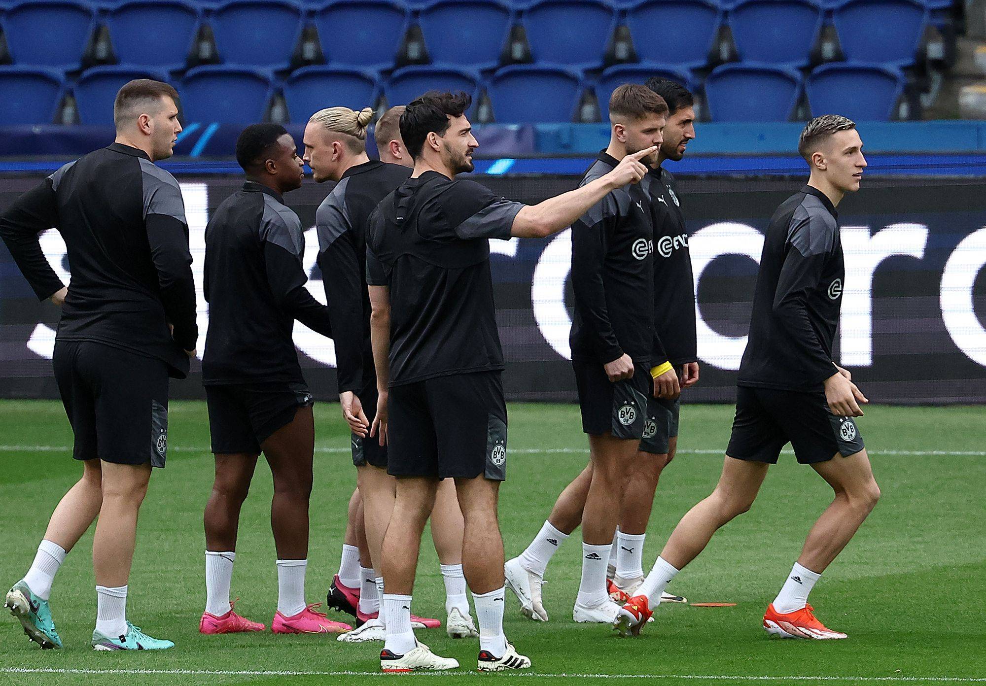 多特蒙德足球_足球——欧冠:多特蒙德赛前备战