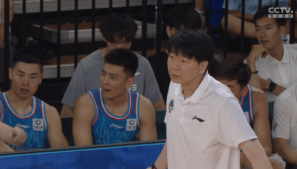 足球独赢_终于赢了!山东男篮狂胜34分足球独赢,状元郎独砍13+8,新援首秀拿下13+5