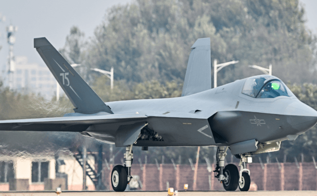 皇冠信用网开户_歼35A首次亮相!第一架原型机工艺远超苏57皇冠信用网开户,后续公布更“牛”的