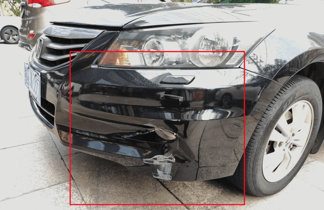 皇冠体育App下载_事发海口!男子一大早开车撞护栏皇冠体育App下载,交警一查:有蹊跷!