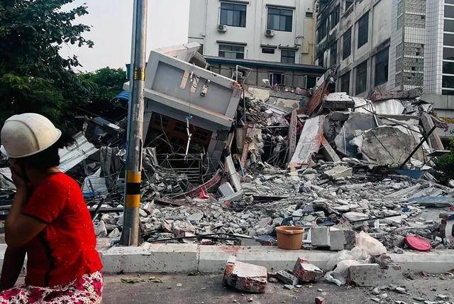 皇冠信用網注册开户
_“相当于约一千颗原子弹”皇冠信用網注册开户
!强震后的缅甸曼德勒40℃高温