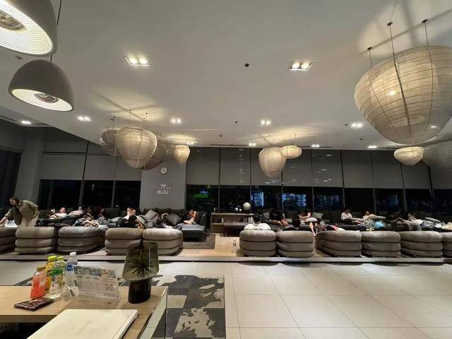 皇冠信用網注册开户
_“相当于约一千颗原子弹”皇冠信用網注册开户
!强震后的缅甸曼德勒40℃高温