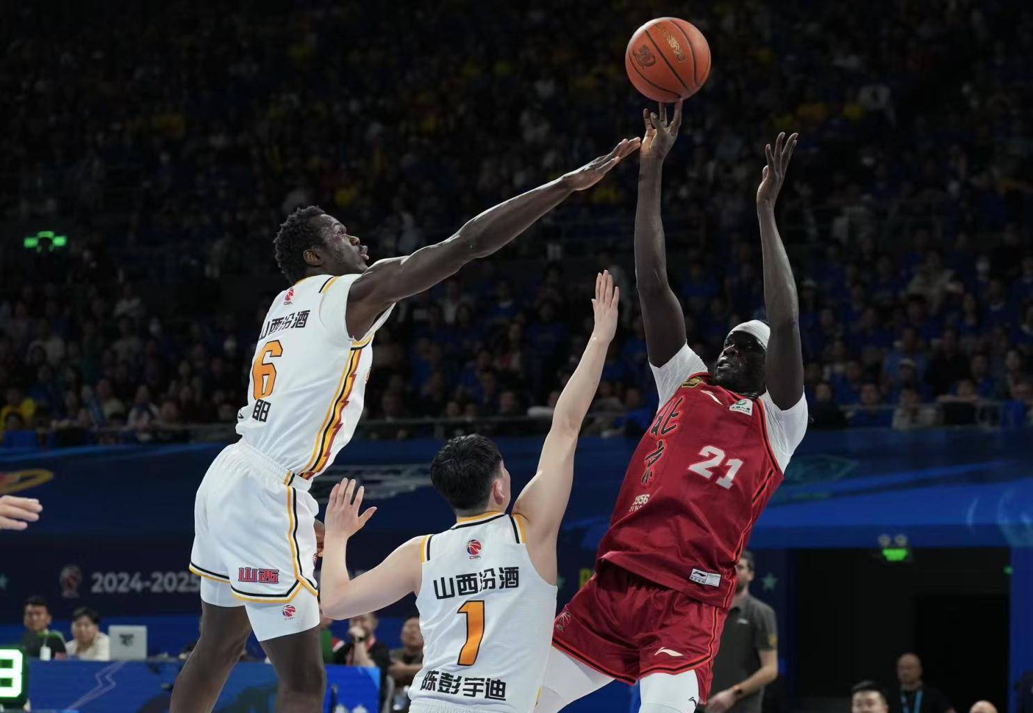 足球比赛外围买球网站
_少足球比赛外围买球网站
了两主将 照样三比零 北京北汽队冲进总决赛