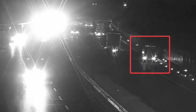 皇冠信用网押金多少
_电量显示还能跑60公里皇冠信用网押金多少
，结果十几公里就趴窝了！杭州男子在高速遇窘境，交警：冬季新能源车辆应保持电量在30%以上