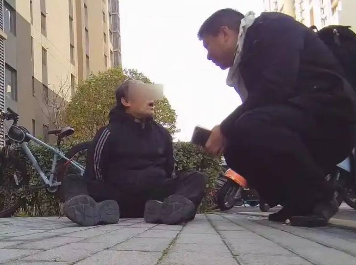 皇冠足球平台代理
_北京一小区楼道总有人左顾右盼?警方刑拘4人皇冠足球平台代理
!